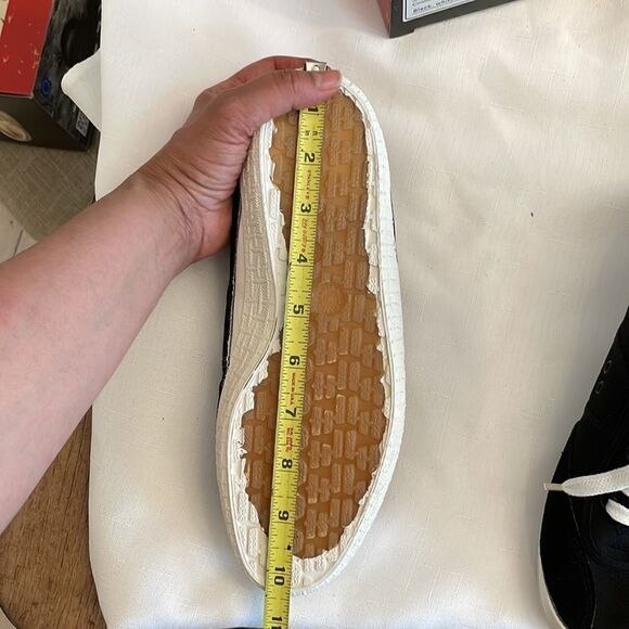 BACKYARD FOOTWEAR BLACK AND WHITE SNEAKERS.  NEW IN BOX - Picture 7 of 8